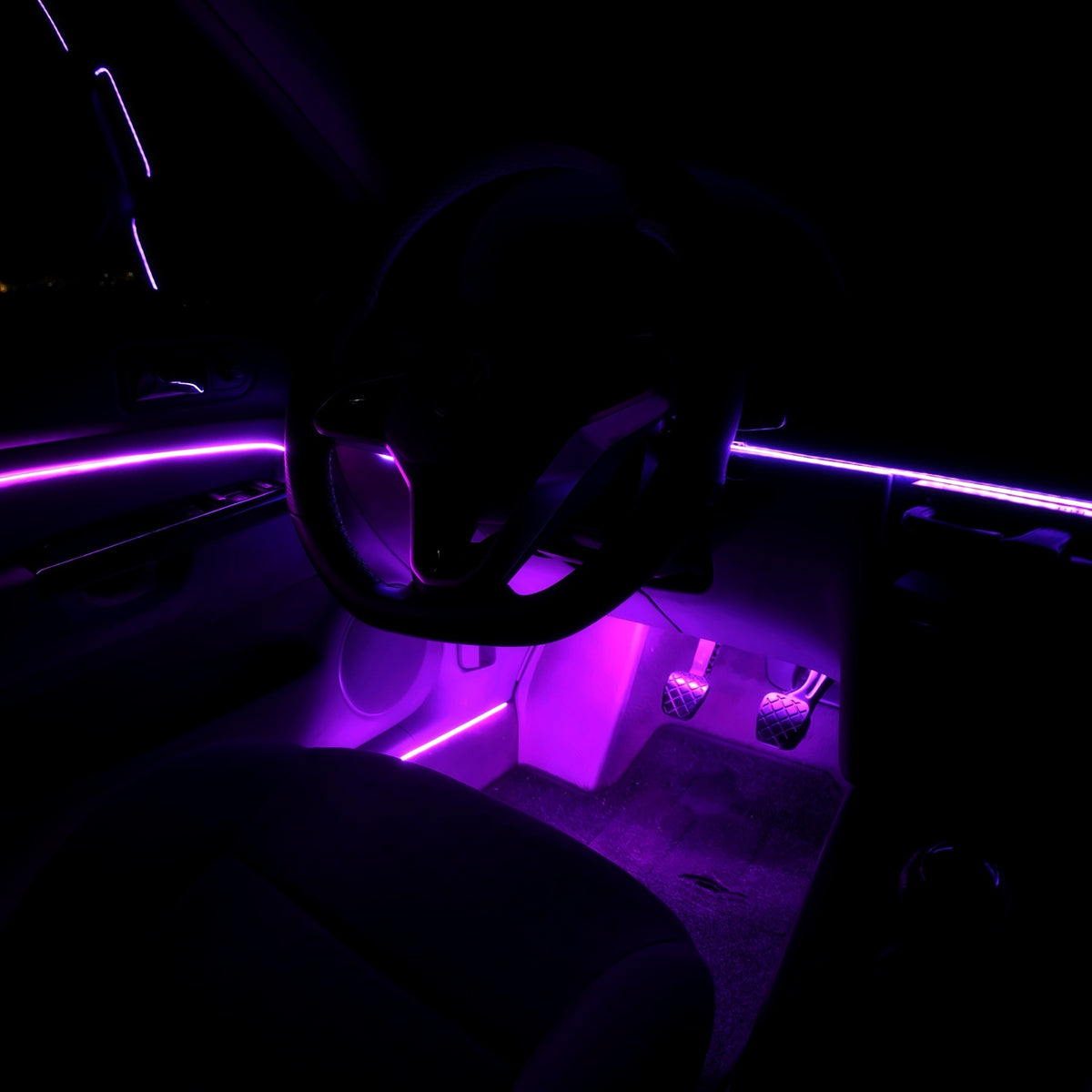 RGB LED-strips als voetruimteverlichting in een auto