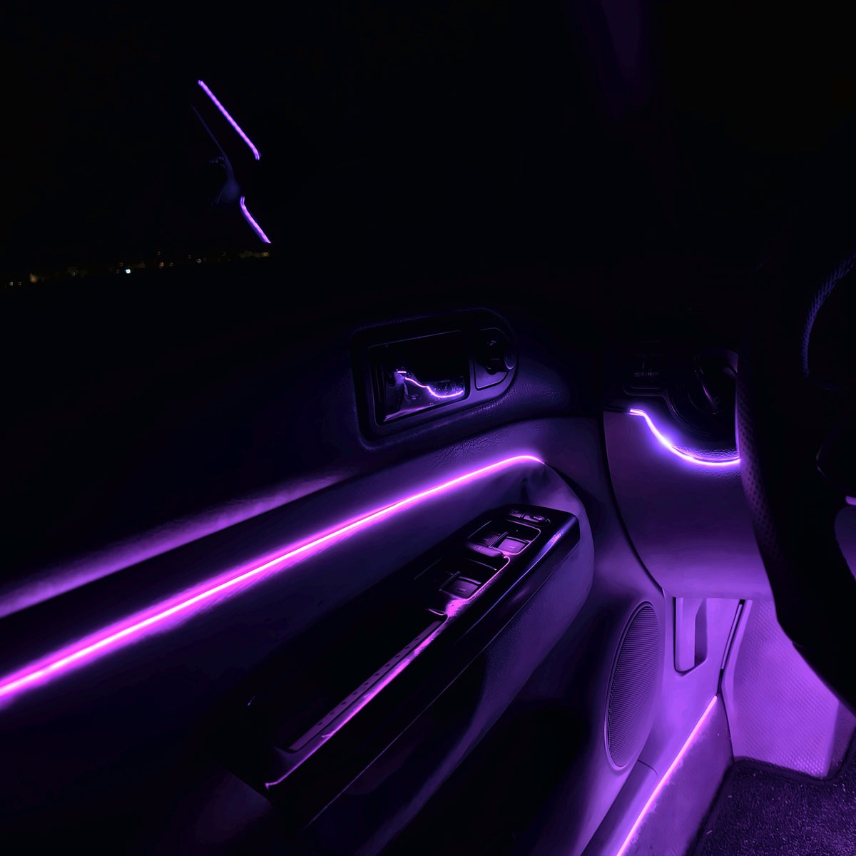 Glow RGB LED-strip verlichting in het auto-interieur